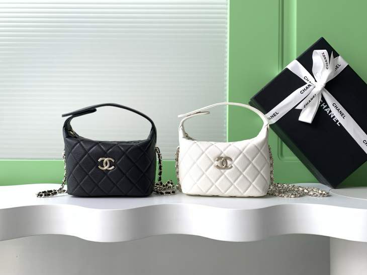 Picture of Chanel Handbags _SKUfw239862586fw
